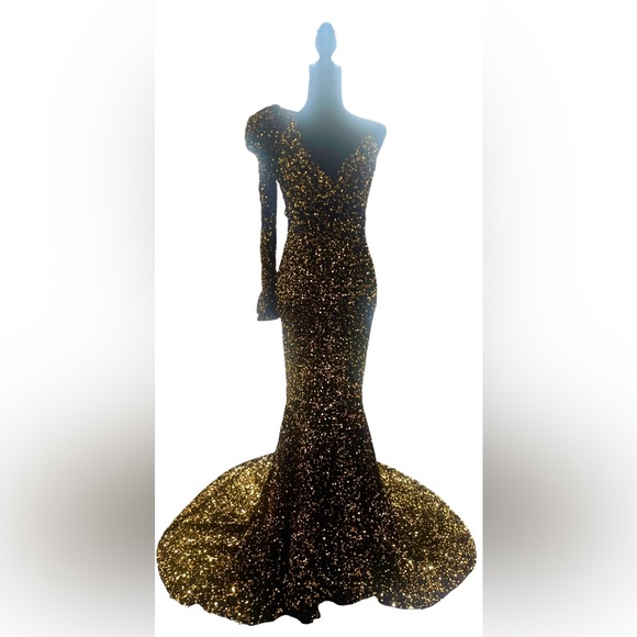 Elegant Gold Sequin Evening Gown - Picture 1 of 7